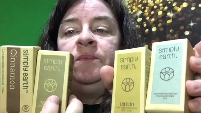 Video thumbnail for Simply Earth Essential Oil Recipe Box Unboxing