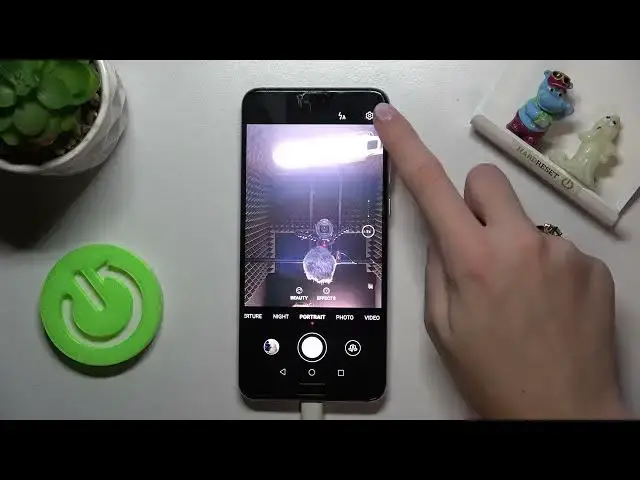 Video thumbnail for How to Turn on/Turn off the Camera Mirror Reflection Effect on HUAWEI P20 Pro