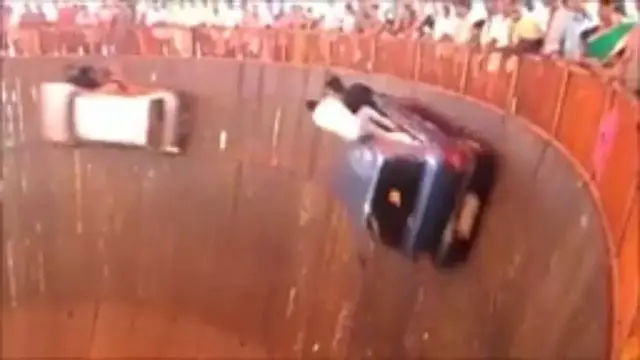 Video thumbnail for Car and bike circus.