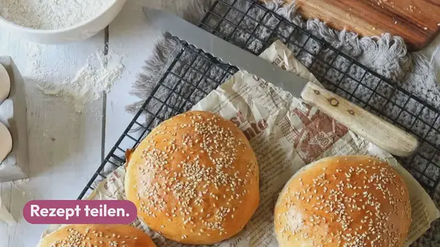 Video thumbnail for Brioche Burger Buns: Hamburgerbrötchen ganz einfach selber machen – Thermomix®-Rezept (2023)