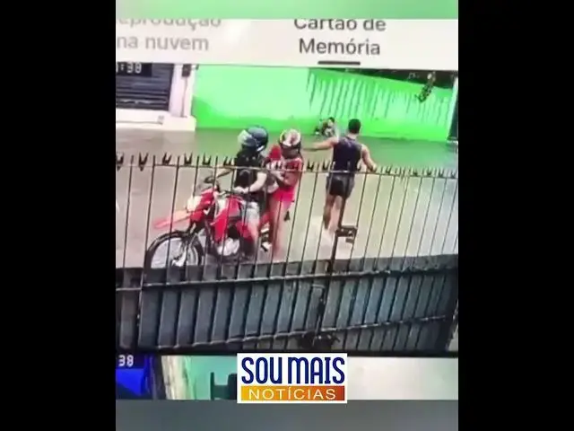 Video thumbnail for Mulher cai em galeria durante enxurrada e passa três minutos submersa na Grande Recife