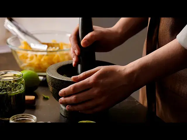 Video thumbnail for PESTO de busuioc cu mojar și pistil