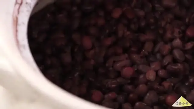 Video thumbnail for 火草花做的清明粑粑，据说这才是正宗的青团【滇西小哥】 (720p 30fps)