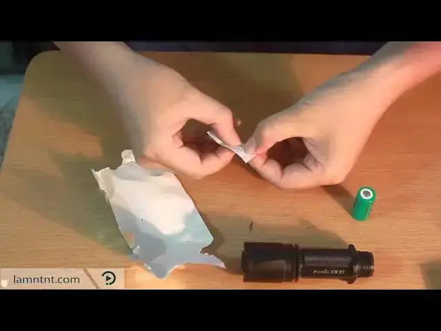 Video thumbnail for Tạo lửa từ pin tiểu & giấy bạc - Making Fire with Battery & Gum Paper