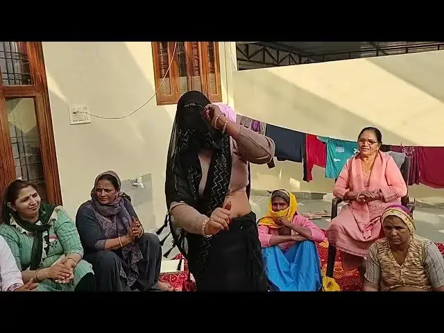 Video thumbnail for रात मेरी बुलबुल उड़ गई री, हसी मजाक का गीत#happy_lokgeet #viral #डांस #हरियाणवी #जकड़ी