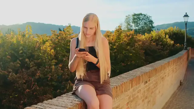 Video thumbnail for Why some readers prefer smartphone reading