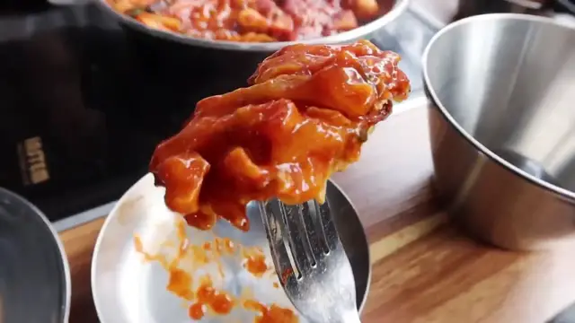 'Video thumbnail for All You Can Eat Tteokbokki Rice Cake _ Korean Fried Chicken Buffet in South Korea(720P_HD)'