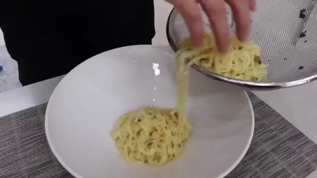 'Video thumbnail for 9 New Ways To Enjoy Korean Ramyun Ramen Recipes hack(720P_HD)'