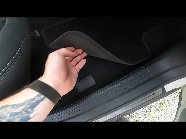 Video thumbnail for Where is the VIN number of my Lancia Delta III ( 2008 – now ) - Find the VIN on Part of the Car