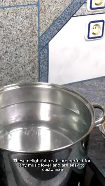 Video thumbnail for Musical Notes Cake Pops Recipe