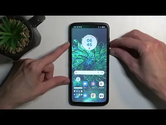 Video thumbnail for MOTOROLA Razr 2022 - How To Take Screenshots