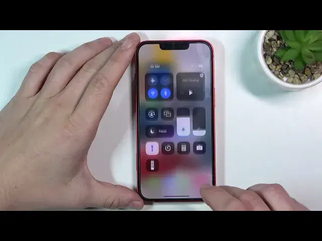 'Video thumbnail for How to Turn Off Flashlight on iPhone 13 – Deactivate Torch'