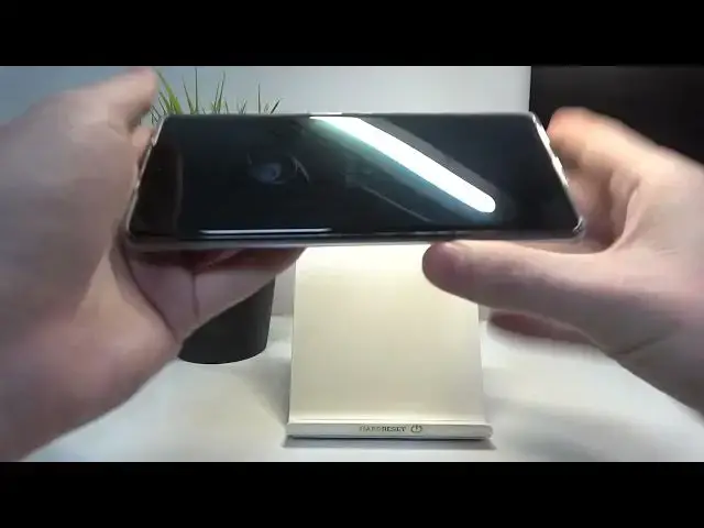 'Video thumbnail for Huawei Nova 10 - Hand Size Comparison'