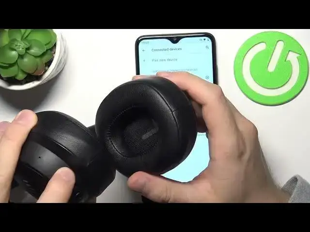 Video thumbnail for JBL Tune 700 - Power On & Off Manually