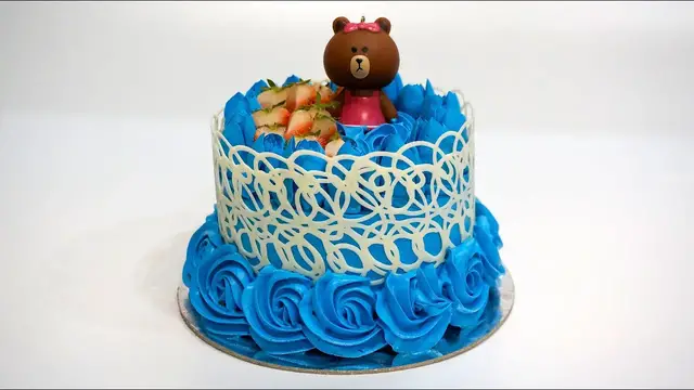 'Video thumbnail for Blue cream cake decoration with strawberry'