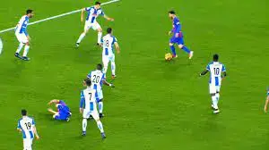 'Video thumbnail for Lionel Messi - Legendary Dribbles in 1 Minute'