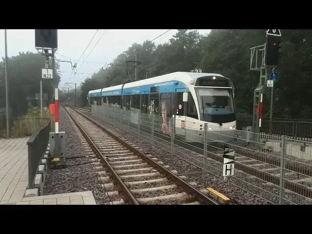 Video thumbnail for Saarbahn fährt in Heusweiler / Schulzentrum in Richtung Lebach ein
