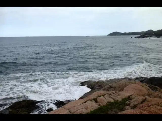'Video thumbnail for Praia da ferrugem - costão 09/10/2016'