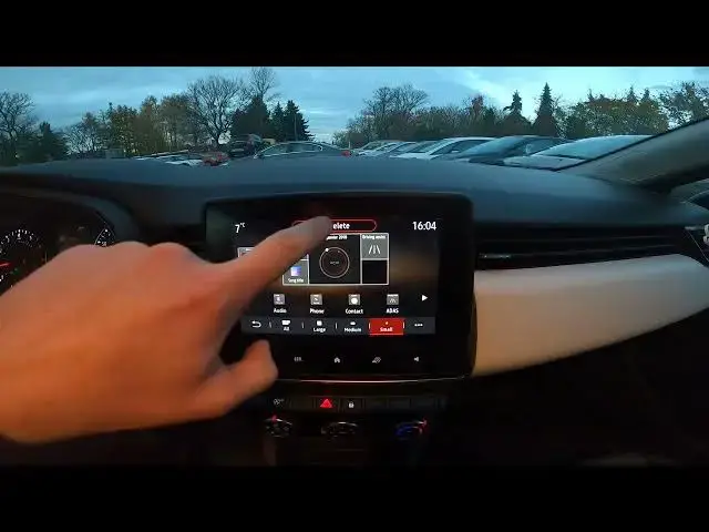 'Video thumbnail for How to Customize Home Screen in Renault Clio V ( 2019 - now )'
