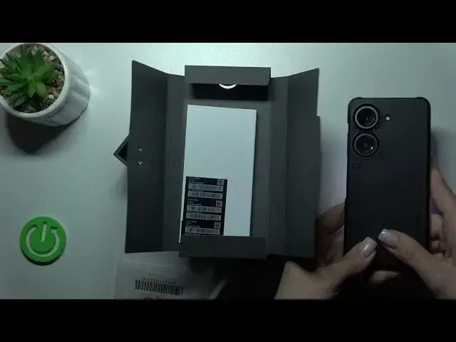 Video thumbnail for ASUS Zenfone 9 Accessories | What’s Inside the box