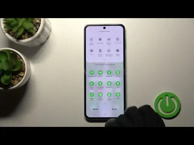 Video thumbnail for How to Edit Notification Panel Shortcuts on Samsung Galaxy Z Flip4 - Adjust shortcut icons