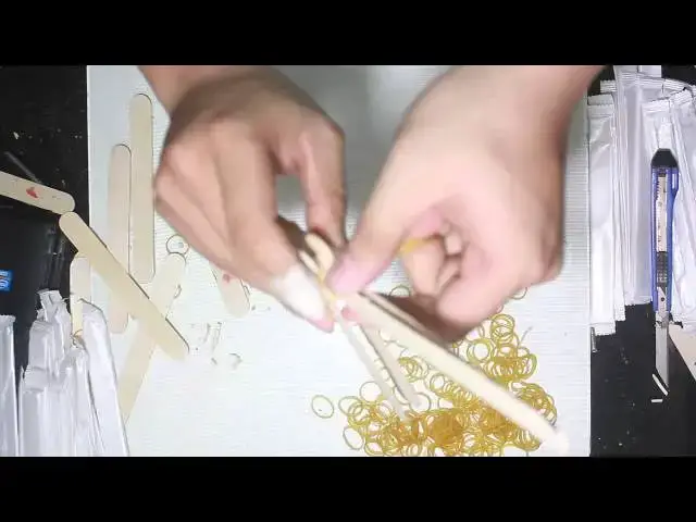 Video thumbnail for Hướng dẫn làm súng bắn nịt thun