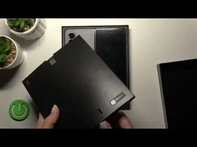 Video thumbnail for SAMSUNG Galaxy Z Fold4 Accessories | What’s inside the box