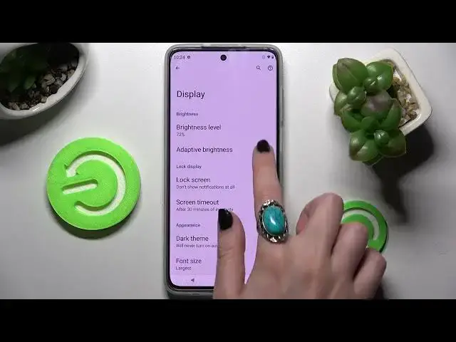 'Video thumbnail for MOTOROLA MOTO G82 - How To Activate Auto Brightness'