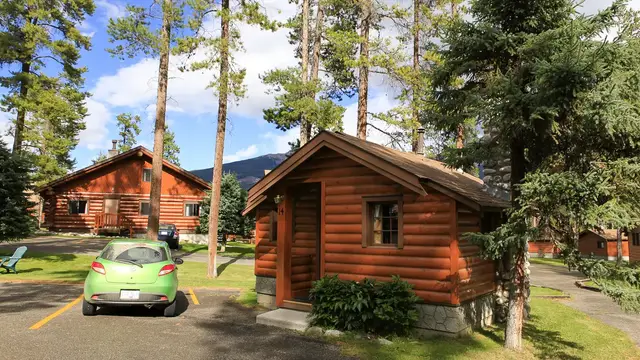 Video thumbnail for Beckers Chalets in Jasper | Kanada