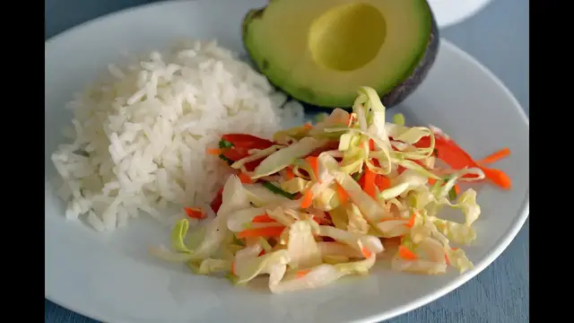 Video thumbnail for Receta Para Ensalada Sencilla Colombiana | Cómo Hacer Una Ensalada | SyS