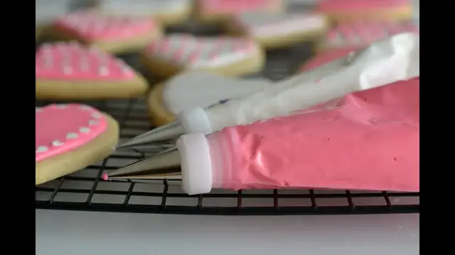 Video thumbnail for Receta de Royal Icing | Cómo Hacer Glaseado o Glasé Real |SyS