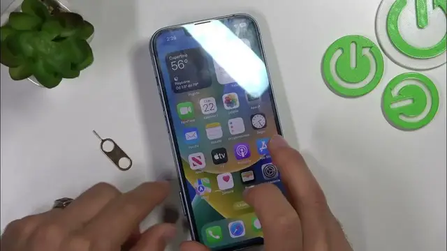 Video thumbnail for Jak włożyć kartę SIM do iPhone 14?