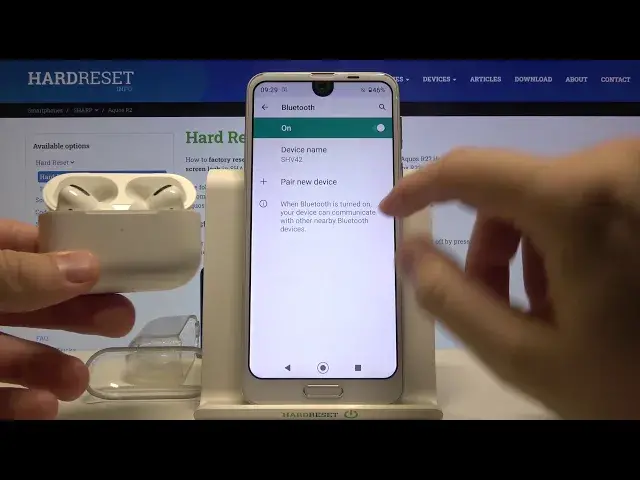 Video thumbnail for SHARP Aquos R2 – AirPods & Manually Connection