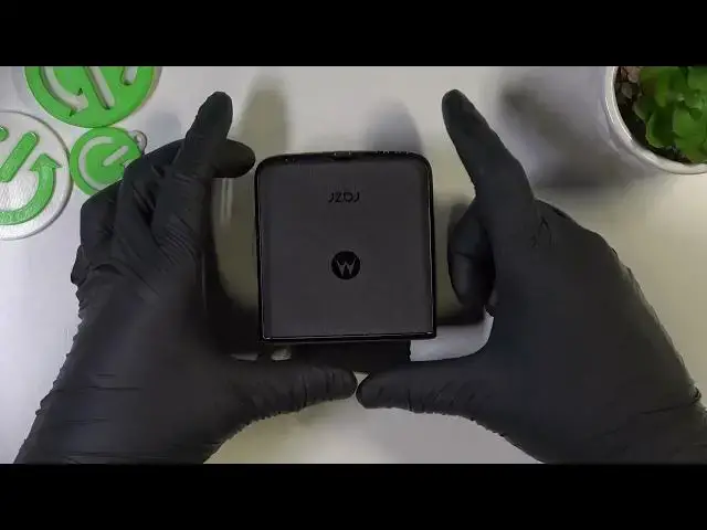 Video thumbnail for Motorola Razr 2022 - Does It Support Wireless Charging