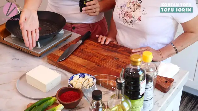 'Video thumbnail for Korean Tofu Jorim Spicy Braised Tofu (720p 24fps)'