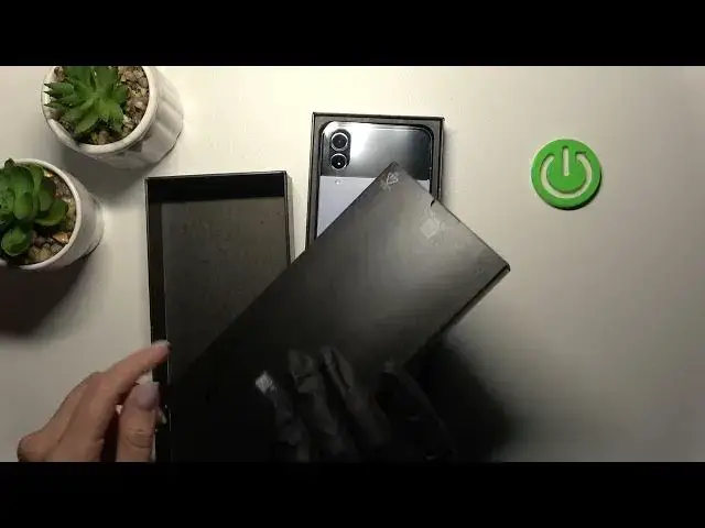 'Video thumbnail for Samsung Galaxy Z Flip4 - Does it Come with USB Cable'