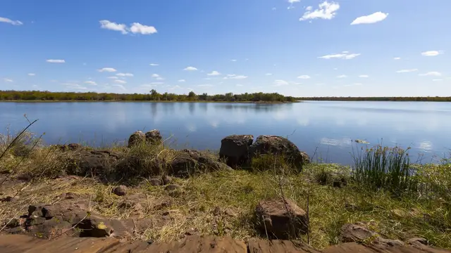 Video thumbnail for Shongololo Loop und Leopard mit Beute | Kruger Nationalpark