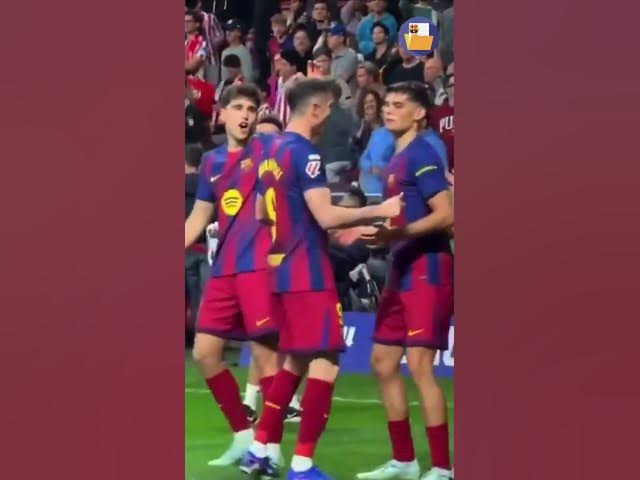 Video thumbnail for ¿Nuevo baile? 🤣 Lewandowski marcó con el hombro y Gerard Martín lo celebró así