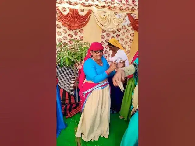 Video thumbnail for रेवाड़ी में आंटी ने ऐसा भजन गाया सब कमाल का नाची,#happy_lokgeet #trending #ahir #viral