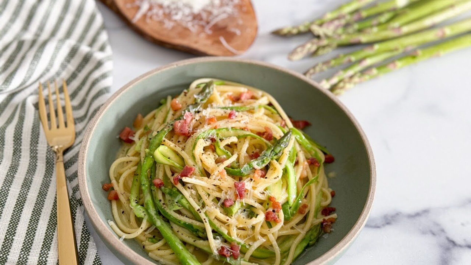 Video thumbnail for Springy Asparagus Carbonara Recipe