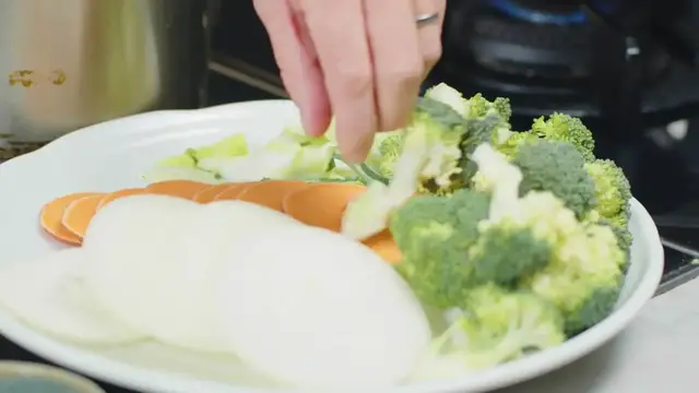 Video thumbnail for Crispy Tendon Tempura; Delicious & Easy to Make! (720p 25fps)