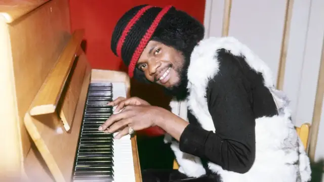 Video thumbnail for The 5 Best Keyboard Solos In Rock History