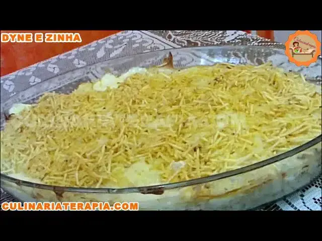 Video thumbnail for FRICASSÊ DE FRANGO METIDO A BESTA MUITO FÁCIL DE FAZER