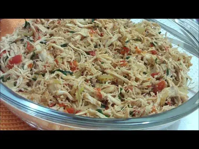 Video thumbnail for O MEU FAMOSO RECHEIO DE FRANGO | Frango desfiado e refogado para recheios