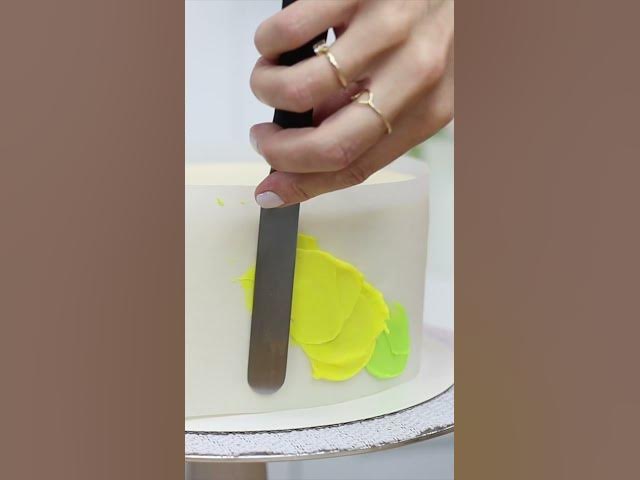 Video thumbnail for This stencil trick looks professional but costs almost nothing! #cake #shorts #cakeshorts