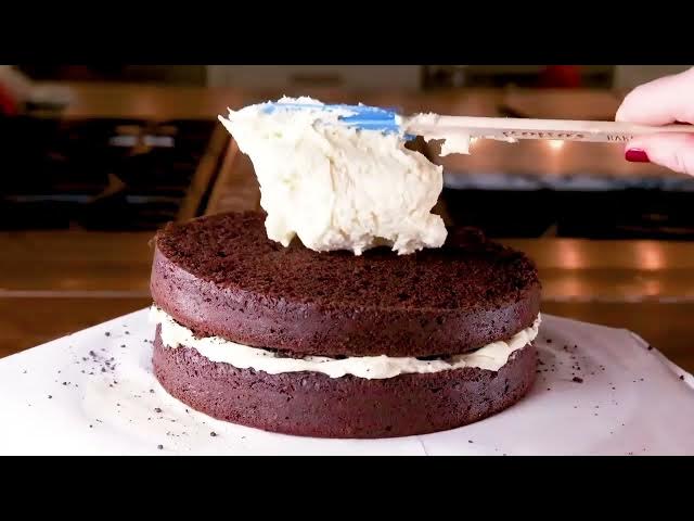 Video thumbnail for This Oreos & Milk Cake is a SHOWSTOPPER