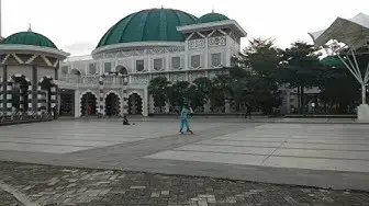 Video thumbnail for Masjid Taqwa dan Taman Merdeka Kota Metro di Sore Hari