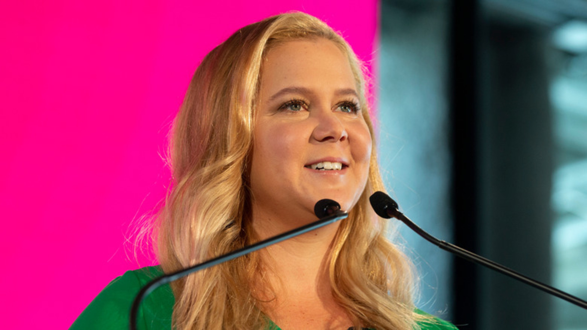 Video thumbnail for Amy Schumer's 'Ozempic Face' Is Undeniable In These Side-By-Side Pics