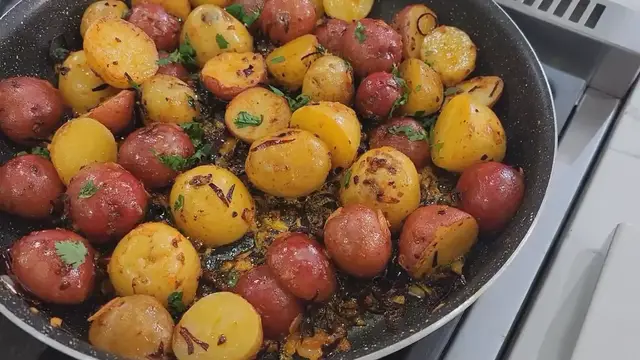 Video thumbnail for Papas al ajillo