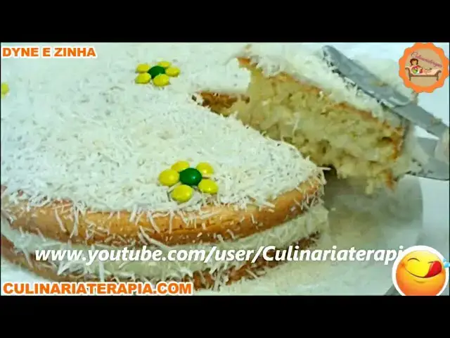 'Video thumbnail for O Melhor Bolo Gelado de Coco do Mundo com Recheio Cremoso e Molhadinho - Bolo Toalha Felpuda'